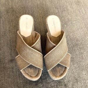 Donald J. Pliner Tan Danile wedges with Crossover Straps Size 7.5